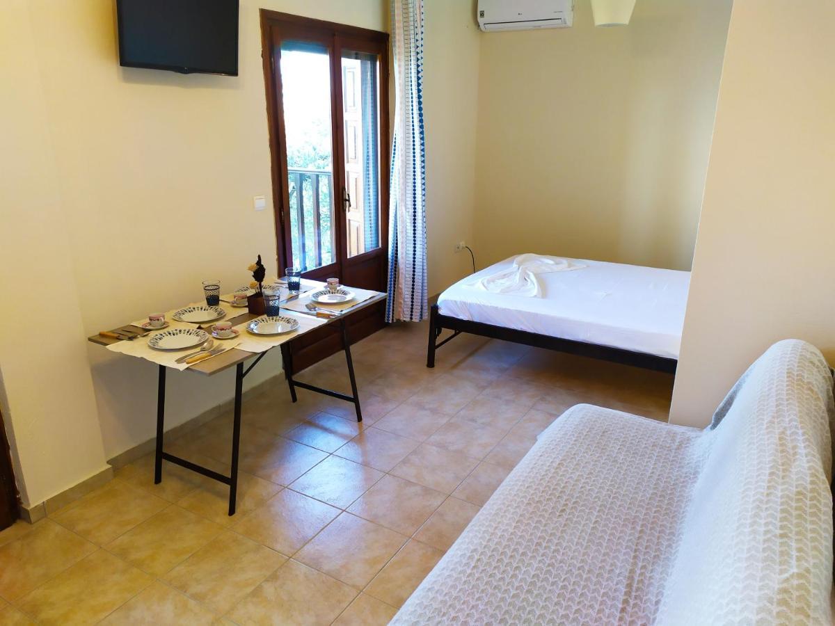 Villa Leonidas Greecefiloxenia Лефокастро Экстерьер фото