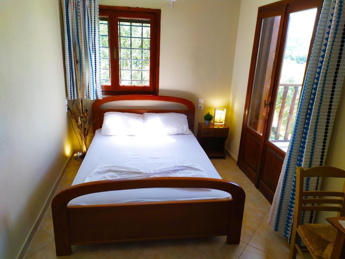 Villa Leonidas Greecefiloxenia Лефокастро Экстерьер фото