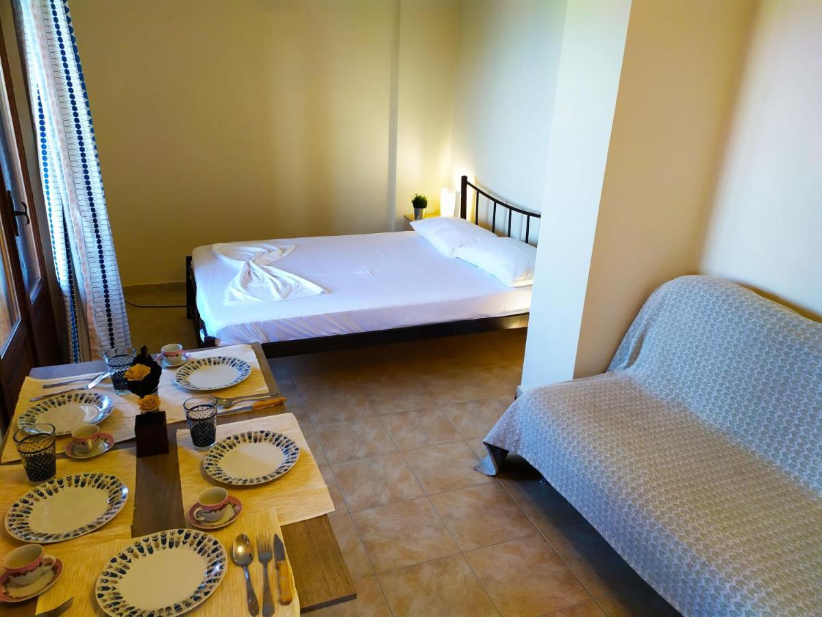 Villa Leonidas Greecefiloxenia Лефокастро Экстерьер фото