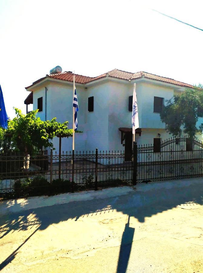 Villa Leonidas Greecefiloxenia Лефокастро Экстерьер фото