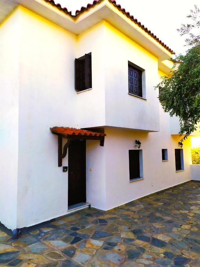 Villa Leonidas Greecefiloxenia Лефокастро Экстерьер фото