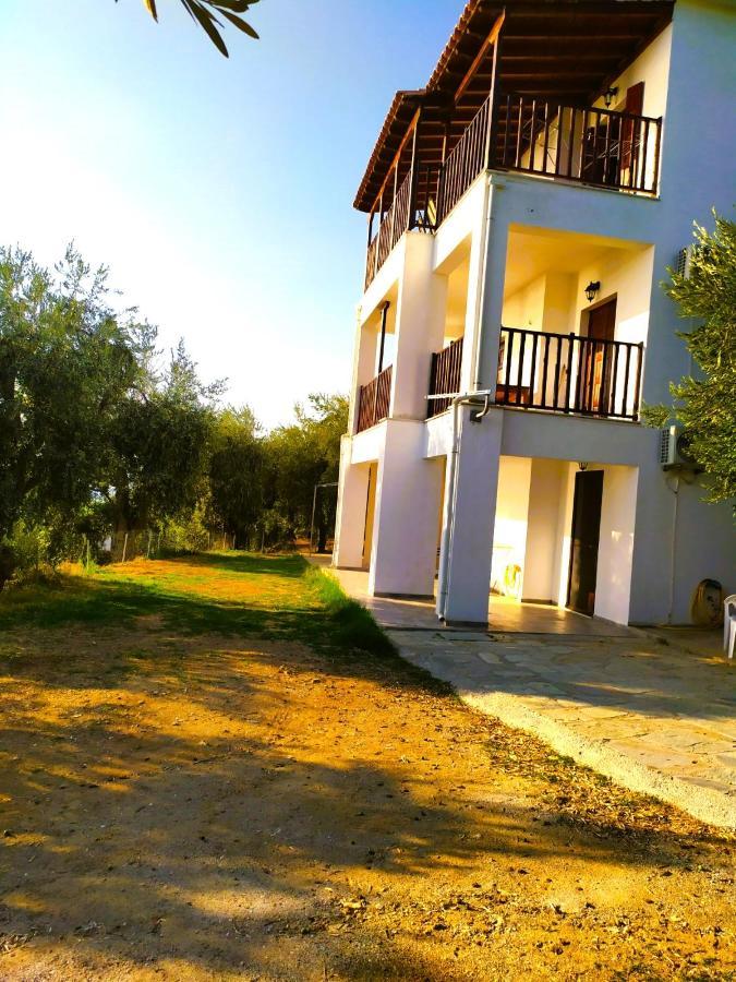Villa Leonidas Greecefiloxenia Лефокастро Экстерьер фото